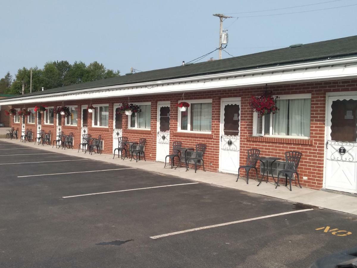Algoma Motel Wawa Esterno foto
